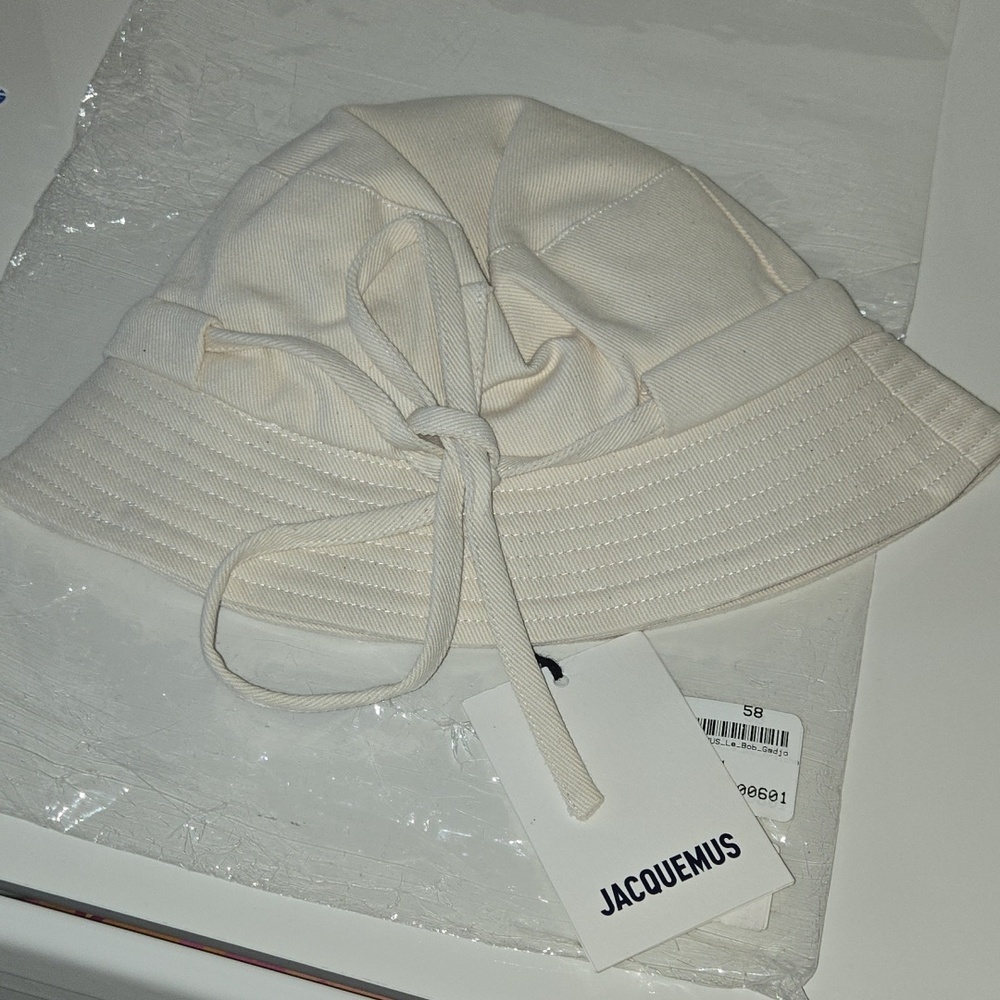 Jacquemus Bucket Hat - Picture 7 of 9